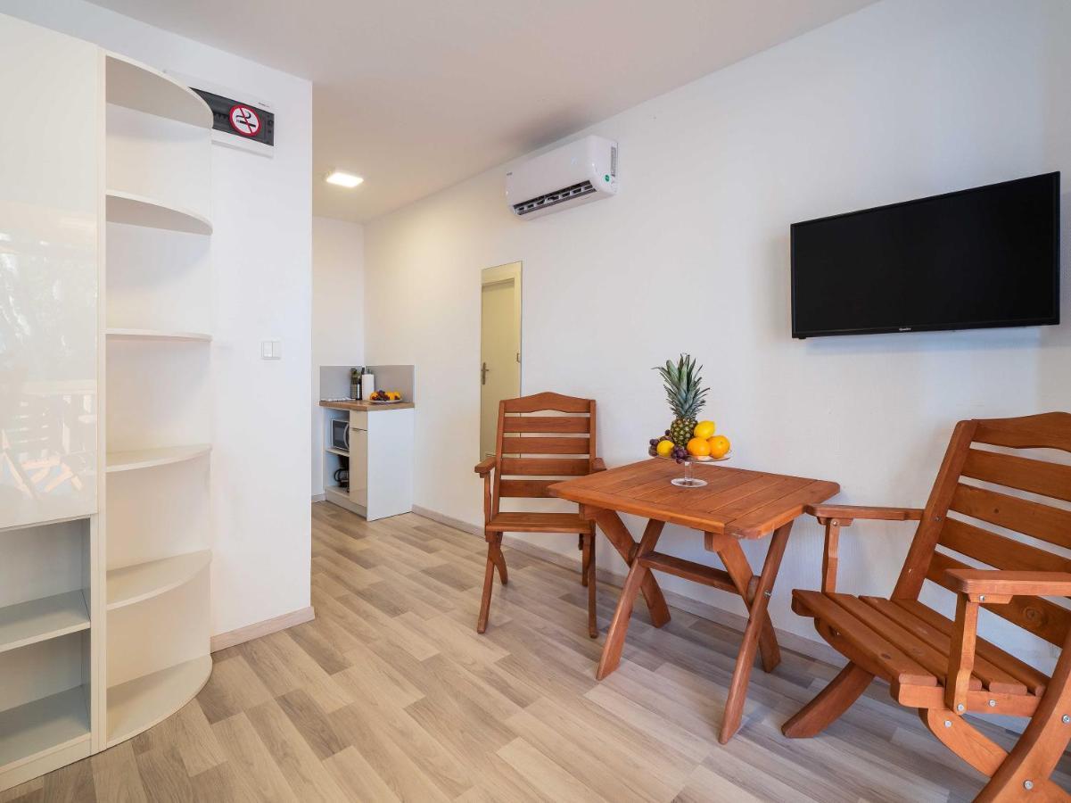 Mediteran Travel Mobile Homes Miran Pirovac Exterior photo